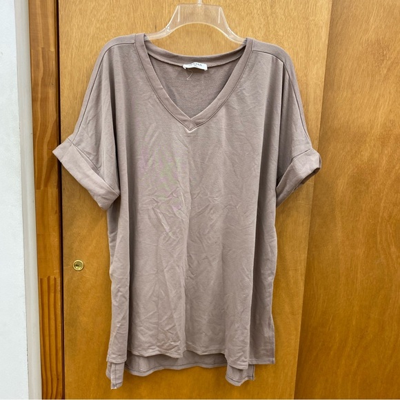 Zenana Rolled Short Sleeve V-Neck Top in Mocha Sz 1X - Picture 3 of 6